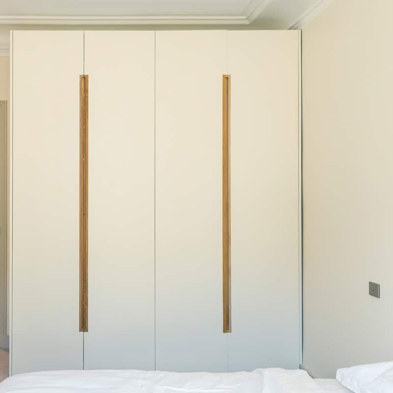 Fitted Bedroom in White – Timeless Elegance in Westminster